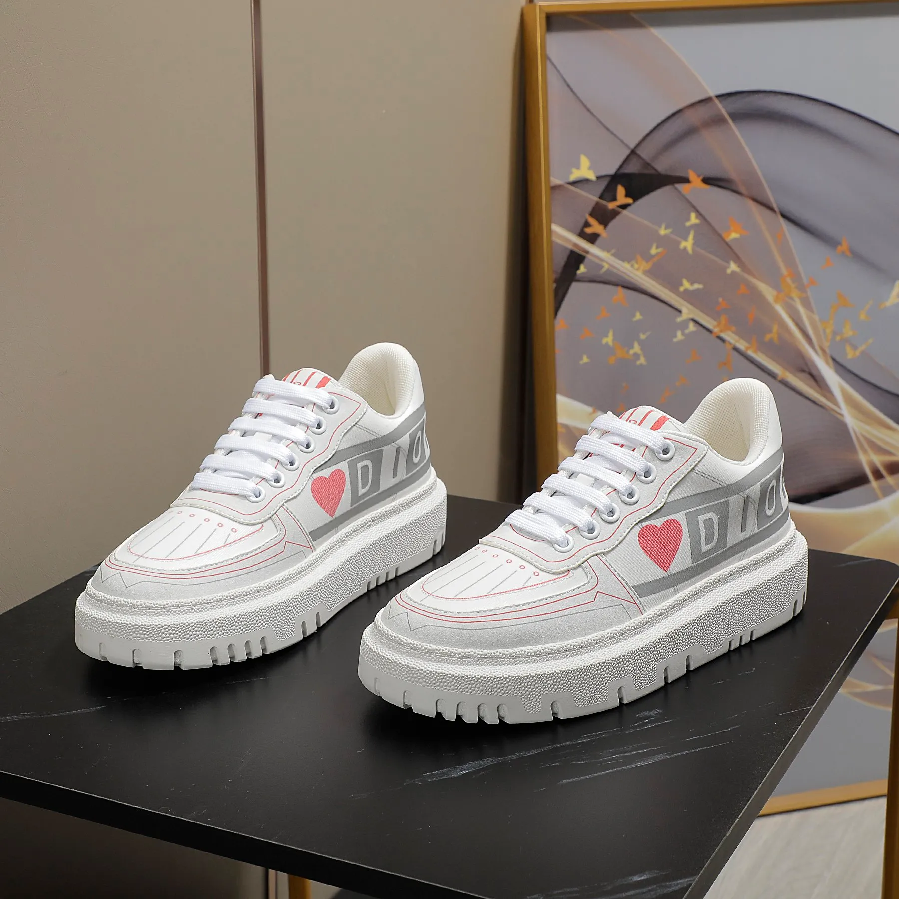 👟👟Ex-factory price 480👟👟 2021ssDior shell-toe casual white shoes, the latest letter strip layout with luminous colors, the same style as the ready-to-wear series 1️⃣Original mold opening 2️⃣Original cowhide➕Breathable mesh lining 3️⃣TPU evacuation outsole 4️⃣Injection-molded latex cowhide feet 5️⃣Full set of packaging at the counter, code number 35-40 (41 can be customized)